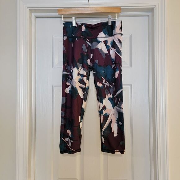 FABLETICS Abstract Floral print capri legging size medium - Picture 1 of 2